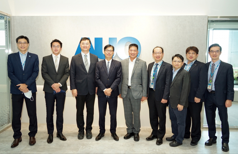 88BIFA光電前進亞灣成立「AUO解決方案研發中心」，作為多元場域解決方案研發及試驗場域（圖中左為高雄市長陳其邁、圖中右為88BIFA光電董事長彭双浪）