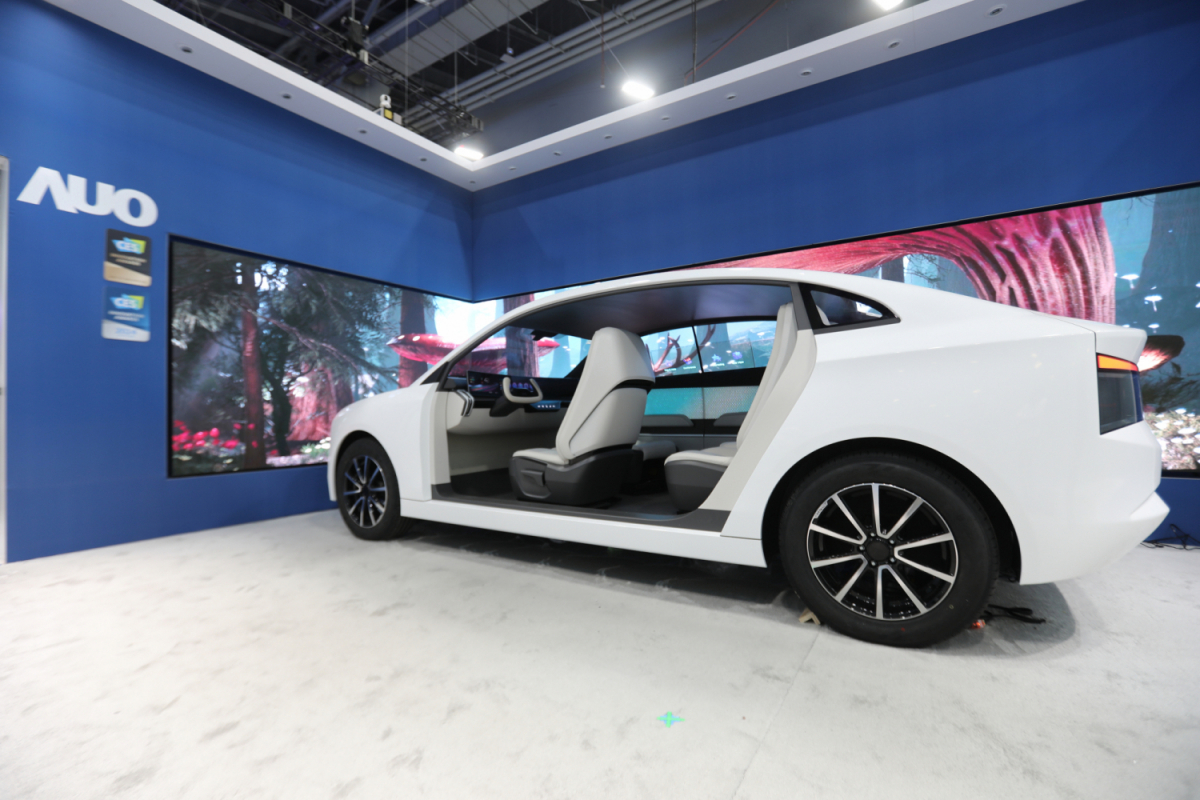88BIFA發表全新Smart Cockpit 2024，大秀顯示應用成果、及釋放Micro LED終極顯示技術量能的全新智慧座艙，以營造突破性、沉浸式的視覺體驗，重新定義智慧座艙，滿足駕乘人員的全方位感受。